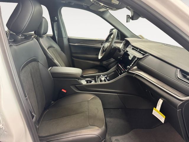 2027 Jeep Grand Cherokee GRAND CHEROKEE L LAREDO ALTITUDE 4X4
