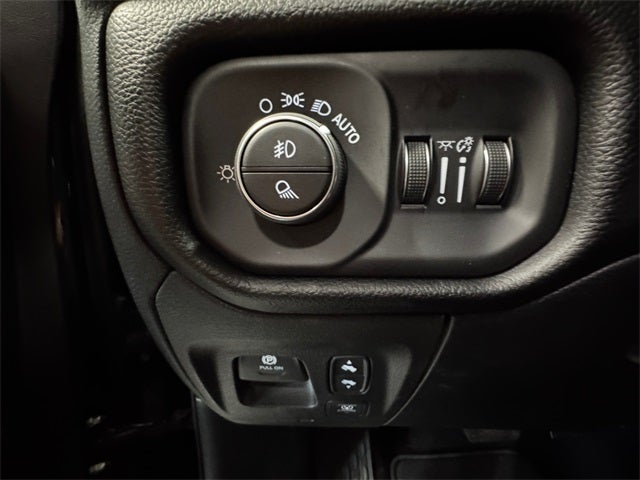 2025 RAM Ram 1500 RAM 1500 LONE STAR CREW CAB 4X4 5'7' BOX