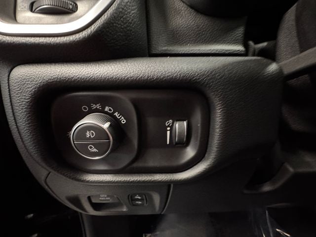 2020 RAM 1500 Big Horn Crew Cab 4x4 5'7' Box