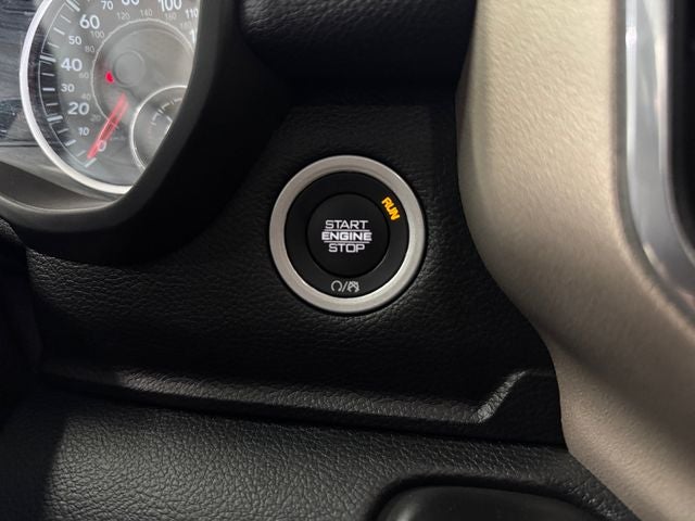 2022 RAM 1500 Laramie Crew Cab 4x4 5'7' Box