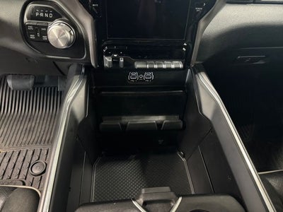 2020 RAM 1500 Laramie Crew Cab 4x4 5'7' Box