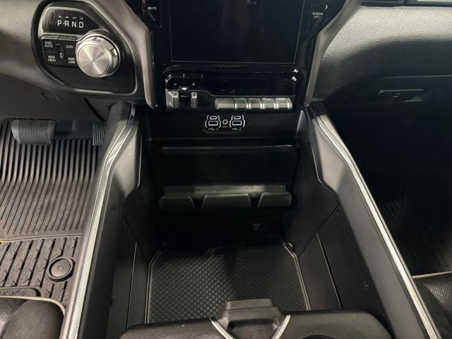 2020 RAM 1500 Laramie Crew Cab 4x4 5'7' Box