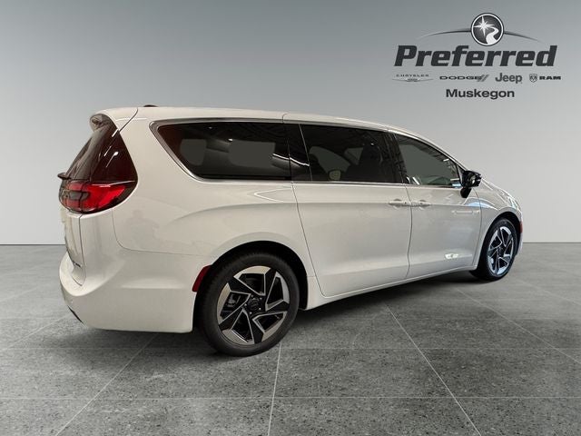 2027 Chrysler Pacifica PACIFICA LIMITED