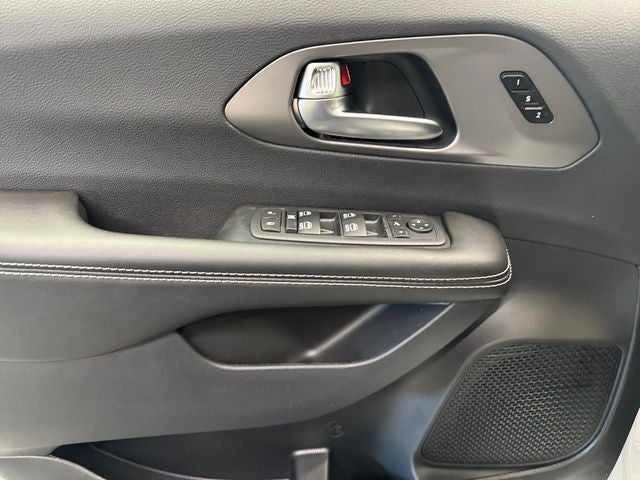 2027 Chrysler Pacifica PACIFICA LIMITED