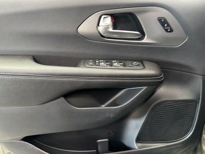 2027 Chrysler Pacifica PACIFICA SELECT AWD