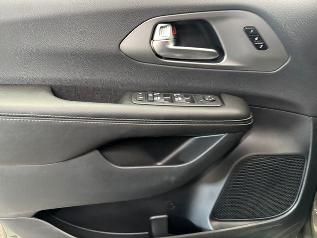 2027 Chrysler Pacifica PACIFICA SELECT AWD