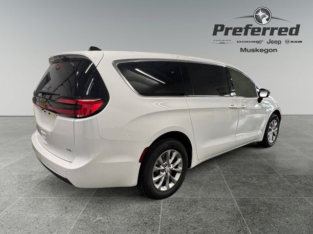2027 Chrysler Pacifica PACIFICA SELECT AWD