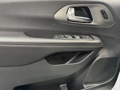 2027 Chrysler Pacifica PACIFICA SELECT AWD