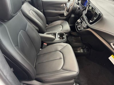 2027 Chrysler Pacifica PACIFICA SELECT AWD