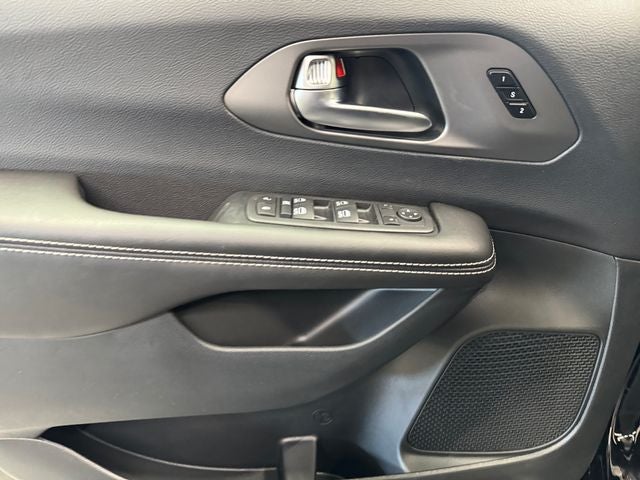 2027 Chrysler Pacifica PACIFICA SELECT AWD