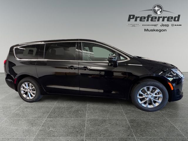 2027 Chrysler Pacifica PACIFICA SELECT AWD