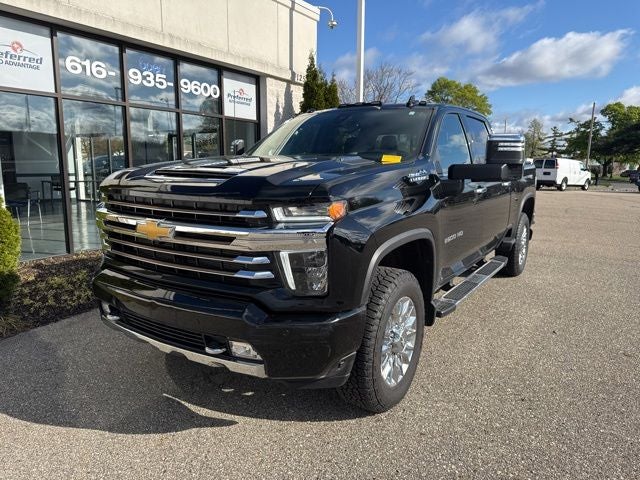 2022 Chevrolet Silverado 2500HD High Country 6.6 Liter V8 Turbodiesel Crew Cab 4WD