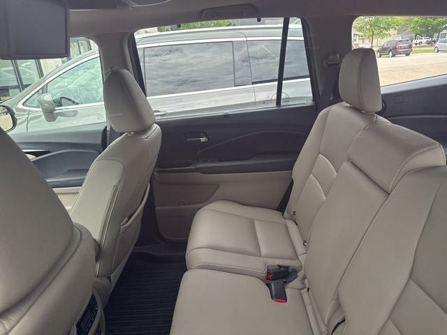 2022 Honda Pilot AWD Touring 8 Passenger